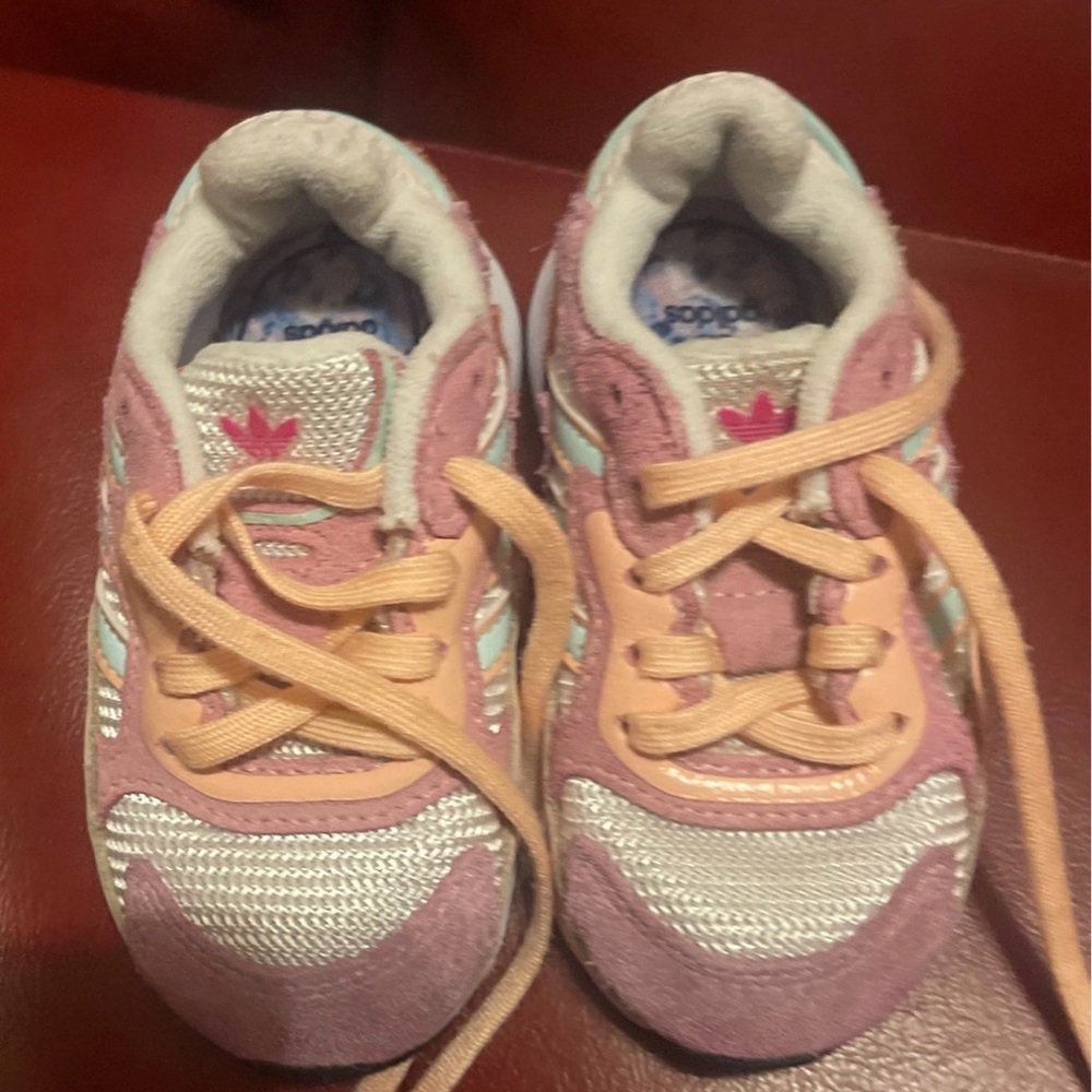 adidas Kids Pink Peach Low-Top Sneakers